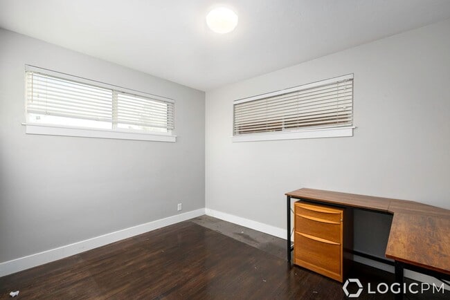 Building Photo - Stunning Single Family Home In Amazing Mou...