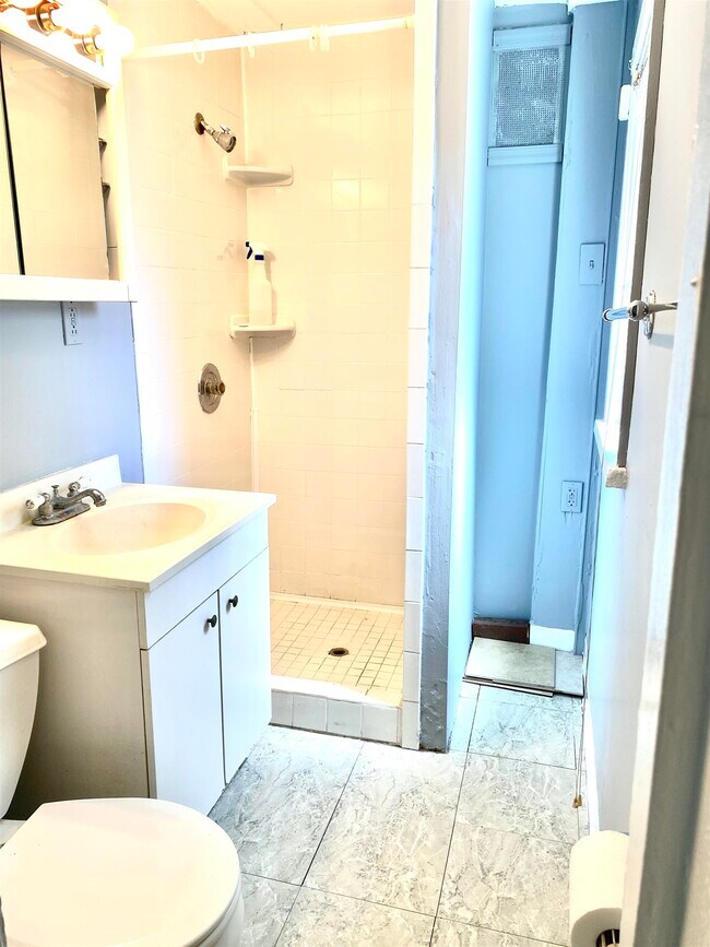 Building Photo - 19 Nelson Ave