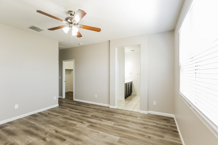 Building Photo - 6861 S Blue Hills Dr