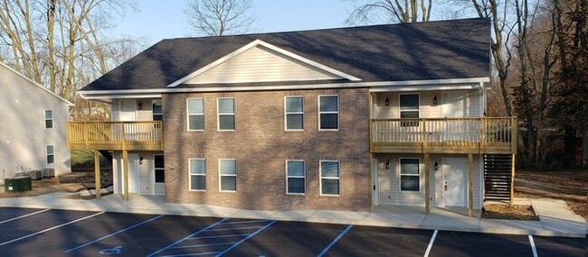 Building Photo - Make yourself at home in this cozy two-bedroom south side apartment! Perfect for relaxing and unw...