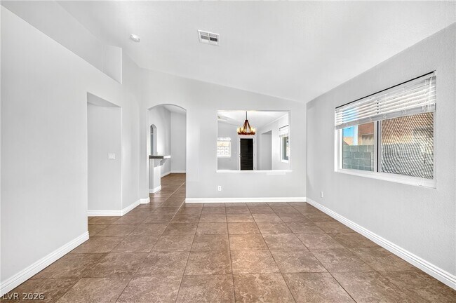 Building Photo - 630 Beresford Ave