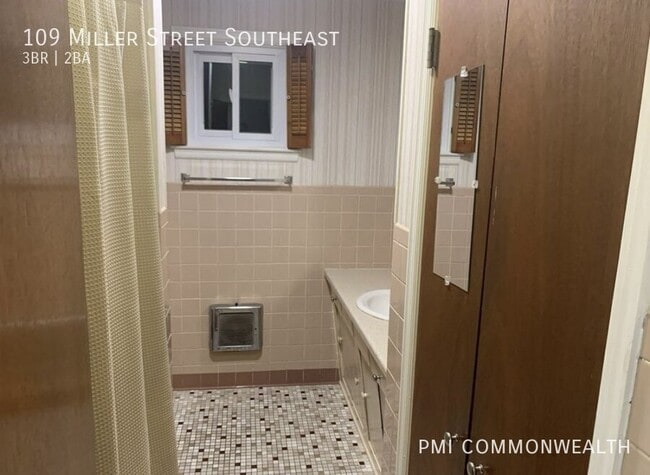 Building Photo - 109 Miller St SE