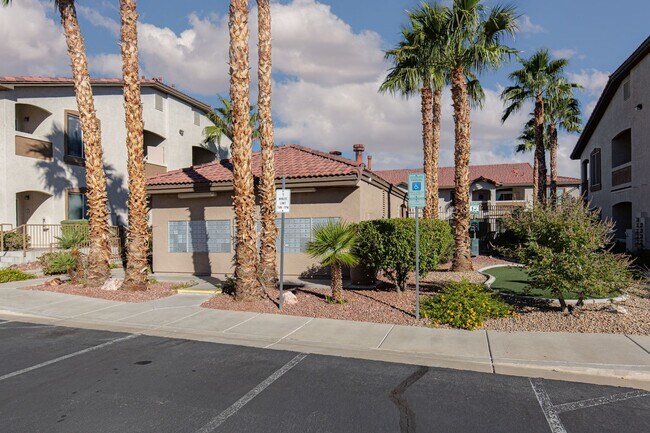 Building Photo - 1st floor unit with garage in gated Hender...