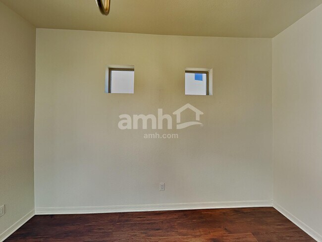 Building Photo - 138 E Calle Del Rondador