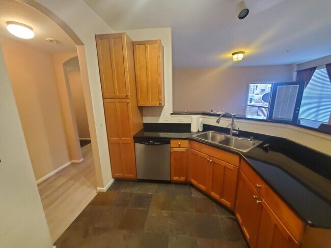 Building Photo - Spacious 2B/2B Main Level Condo With Garage NOW AVAILABLE