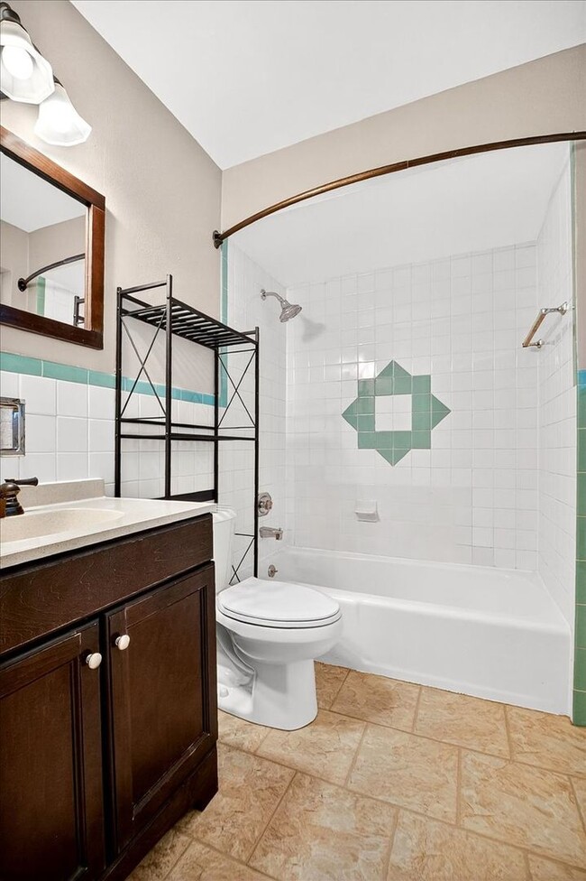 Building Photo - Eeeeeeeeee!