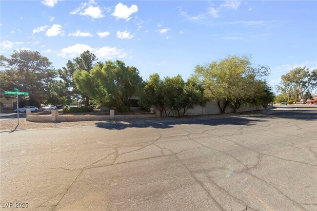 Building Photo - 5518 Avenida Vaquero