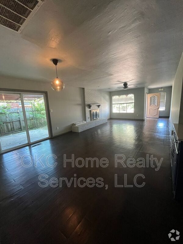 Building Photo - 3604 Willow Springs Dr