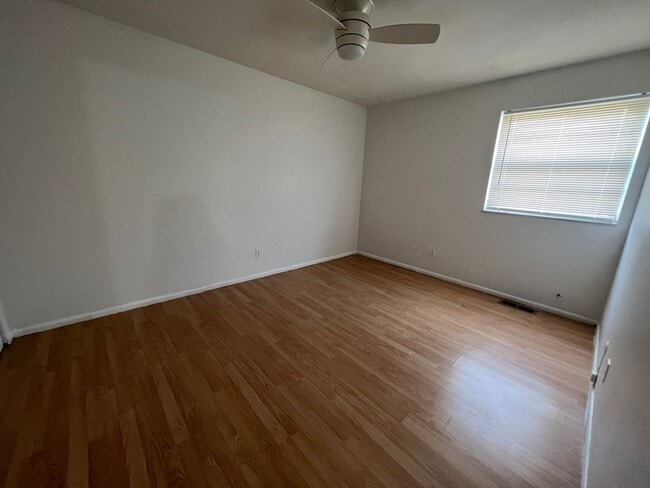 Building Photo - Creve Couer CONDO!