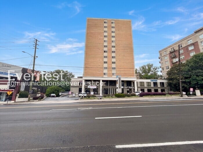 Building Photo - 2285 Peachtree Rd NE