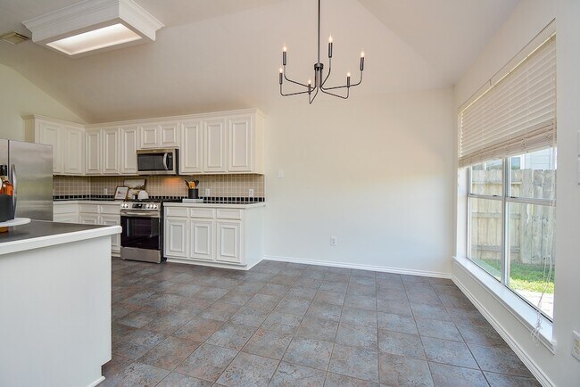 Building Photo - 3815 Summerfield Dr