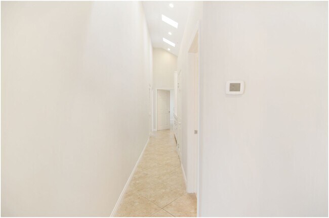 Building Photo - Oceanfront Penthouse in Huntington Beach!!