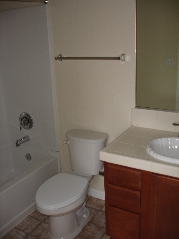 Building Photo - Beautiful Two Master Bedroom Townhome Near...