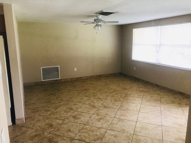 Building Photo - Beautiful 2 bedroom / 2 bath available now!