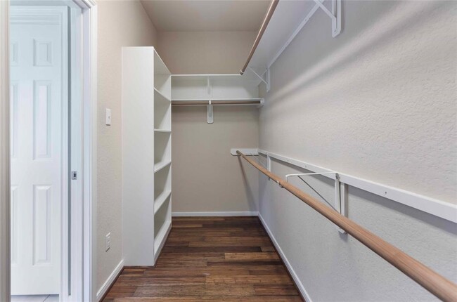 Building Photo - 6 Colewood Ct