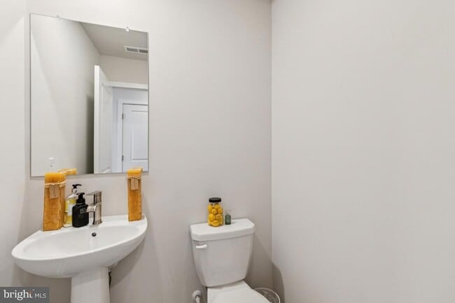 Building Photo - 10939 Drummond Pl