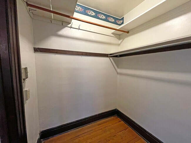 Building Photo - 108 S Linn St
