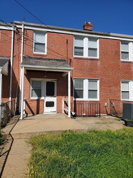 Back of House with Fenced Yard - 816 N Chapel Gate Ln