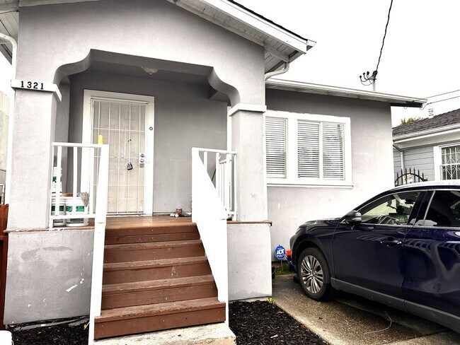 Building Photo - 1321