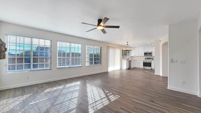 Building Photo - 2119 W Tracy Ln