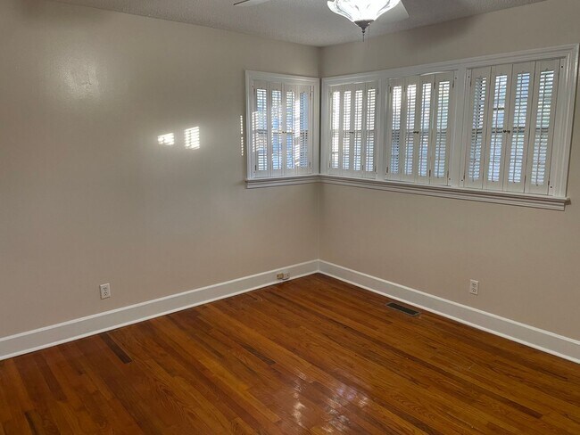 Building Photo - 215 Church Rd