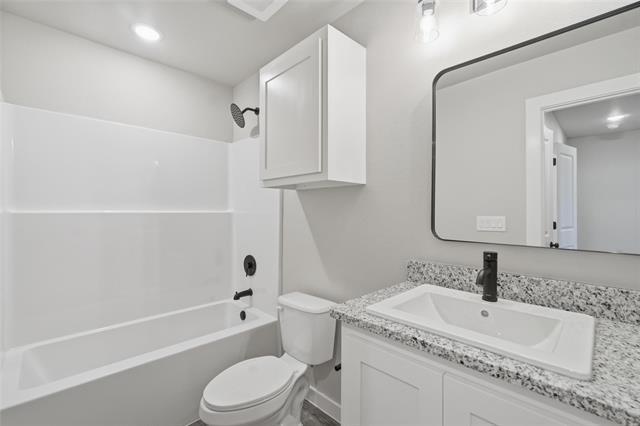 Building Photo - 2892 Glennster St