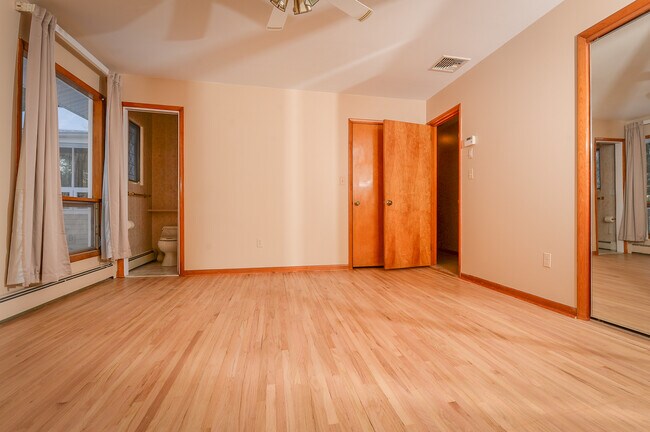 Building Photo - 264 Long Meadow Rd