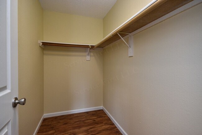 Building Photo - Table Rock Apartments