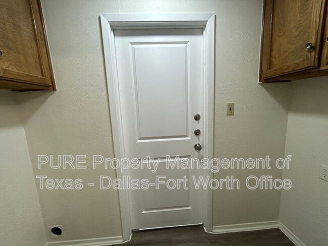 Building Photo - 6322 Onyx Dr N