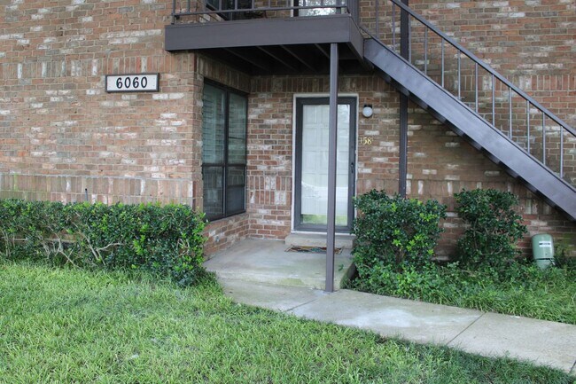 Building Photo - Birchbrook Drive