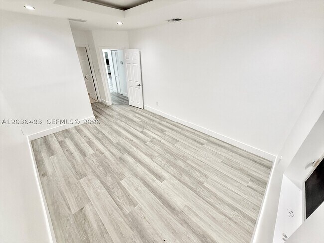Building Photo - 1272 NE 145th St
