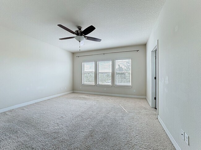 Building Photo - Executive Home with 5 bedrooms / four 1/2 ...
