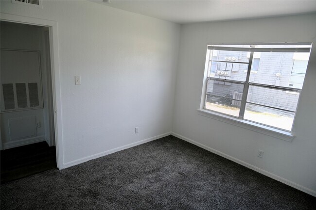 Building Photo - 5602 Market St