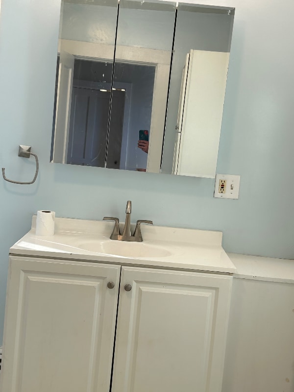 Building Photo - 28 1/2 grove st300 Grv