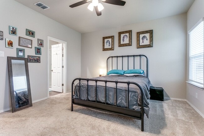 Building Photo - 3-BEDROOM NEWER CONSTRUCTION IN CONVERSE