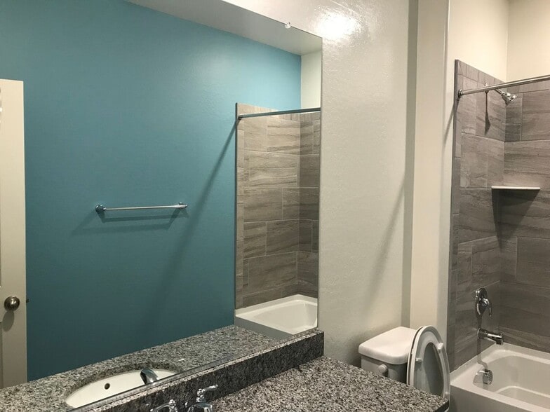 Building Photo - 5407 W Desert Hollow Dr