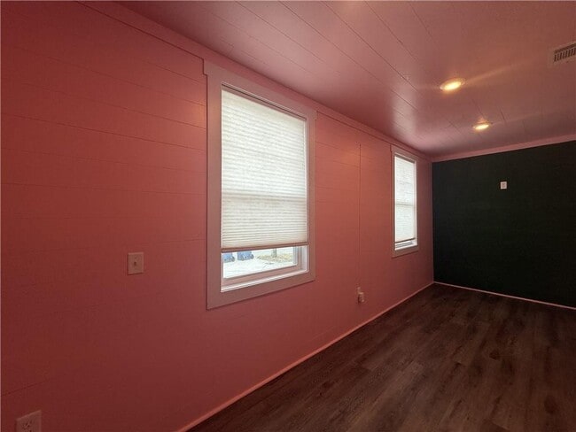 Building Photo - 1625 Wilson Ave