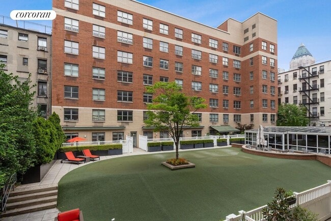 Building Photo - 516 W 47th St