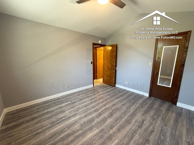 Building Photo - 2703 Mayflower Dr
