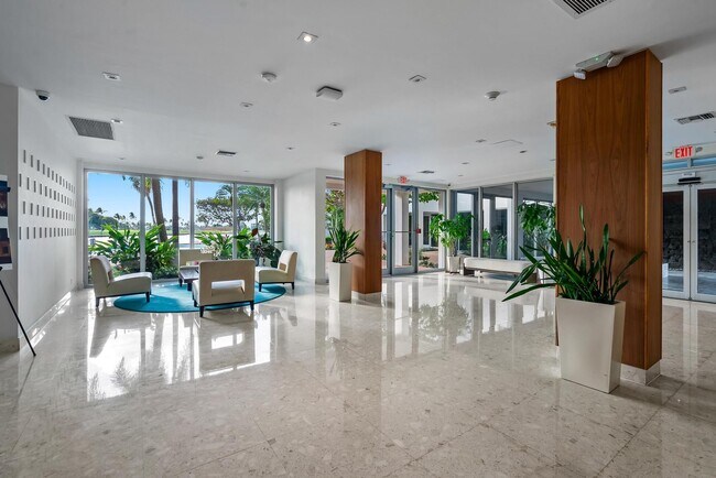Building Photo - 9102 W Bay Harbor Dr