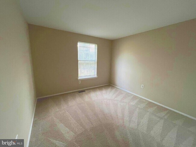 Building Photo - 15705 Anamosa Dr