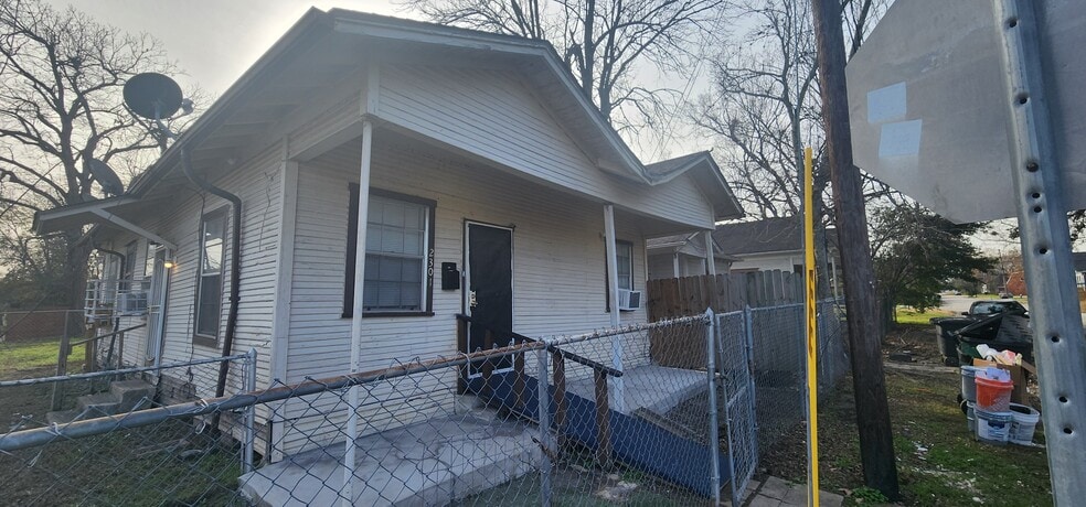 Handicap Access - 2301 Burkett St