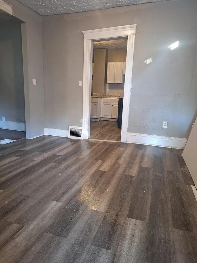 Building Photo - 2355 E 86th St