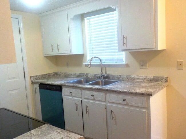 Building Photo - BEAUTIFUL HOUSE COMING AVAILABLE