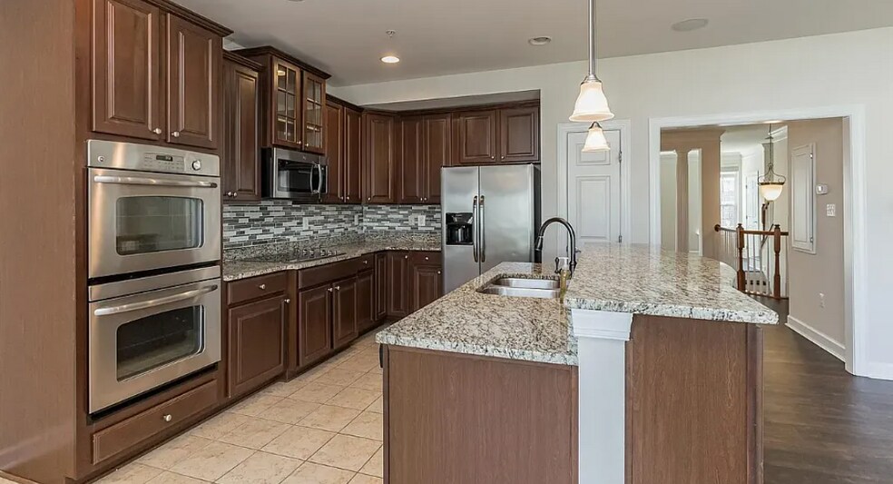 Building Photo - 3612 Spring Hollow Ln