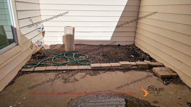 Building Photo - Step into Your Dream Townhouse!