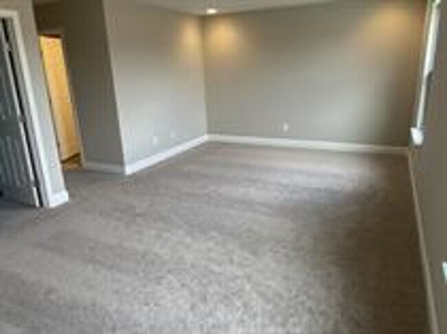 Building Photo - 247 Claremont Ct