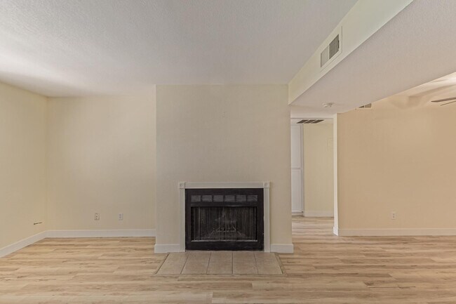 Building Photo - 5995 N 78th St