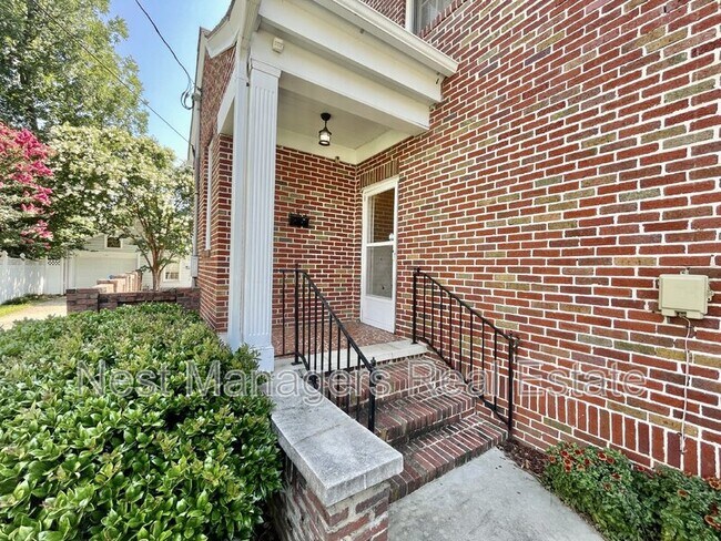 Building Photo - 1518 Fort Bragg Rd