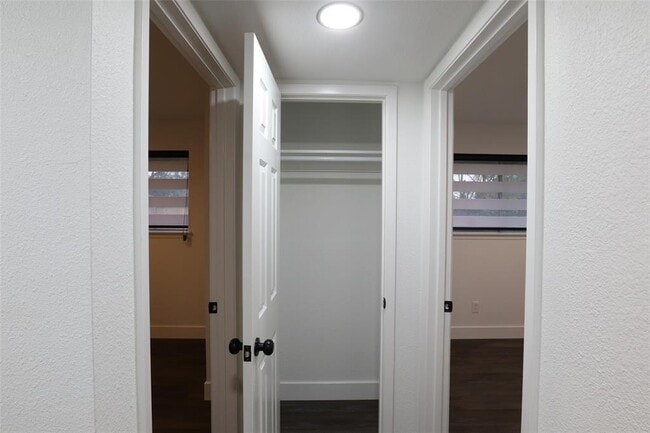 Building Photo - 7706 Garsee Dr